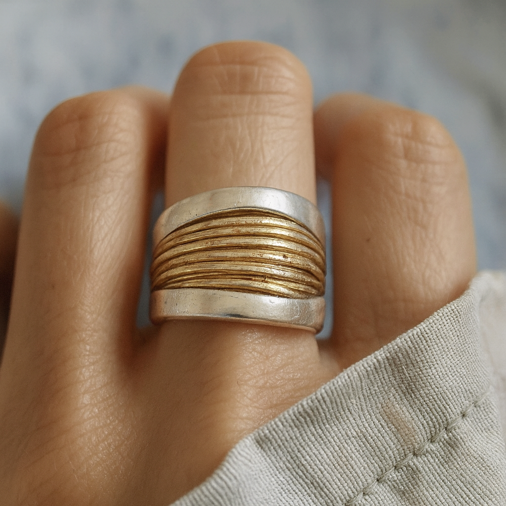 Léna™ – Bague en fils dorés et argent