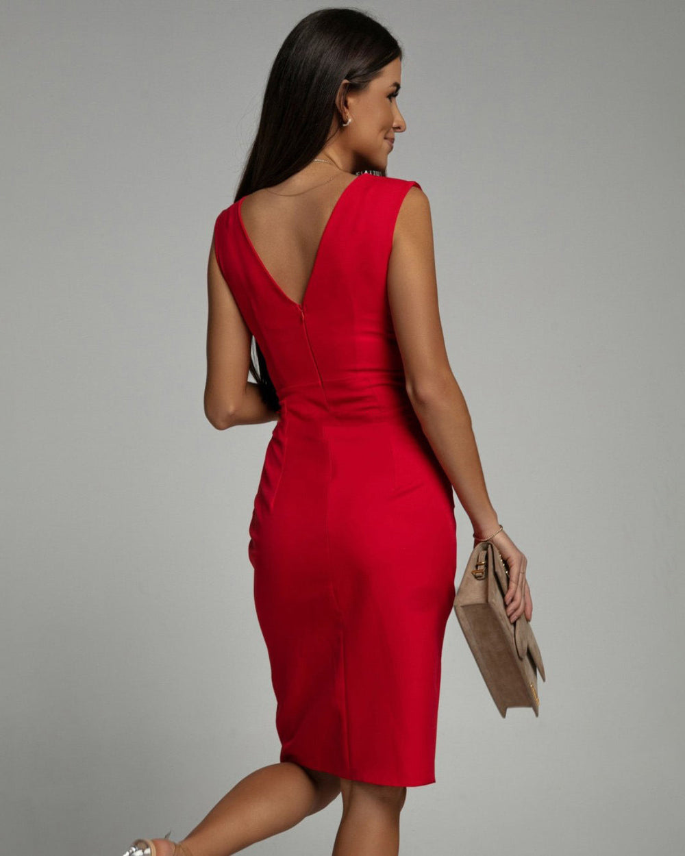Brenda | Robe ajustée avec décolleté en V et fente