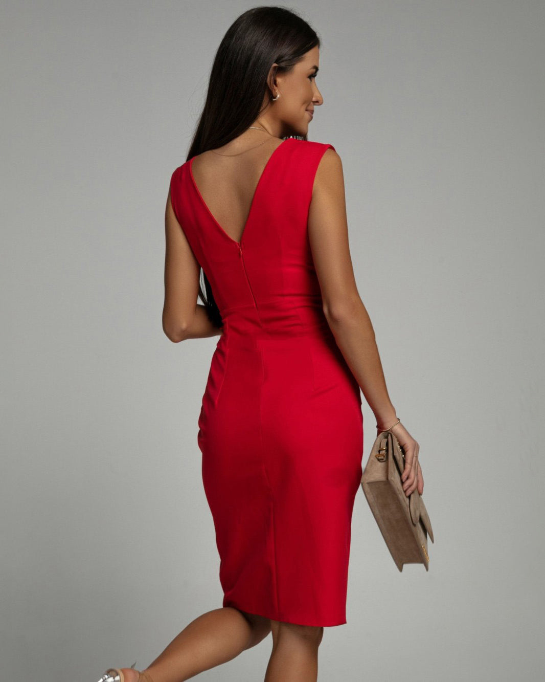 Brenda | Robe ajustée avec décolleté en V et fente