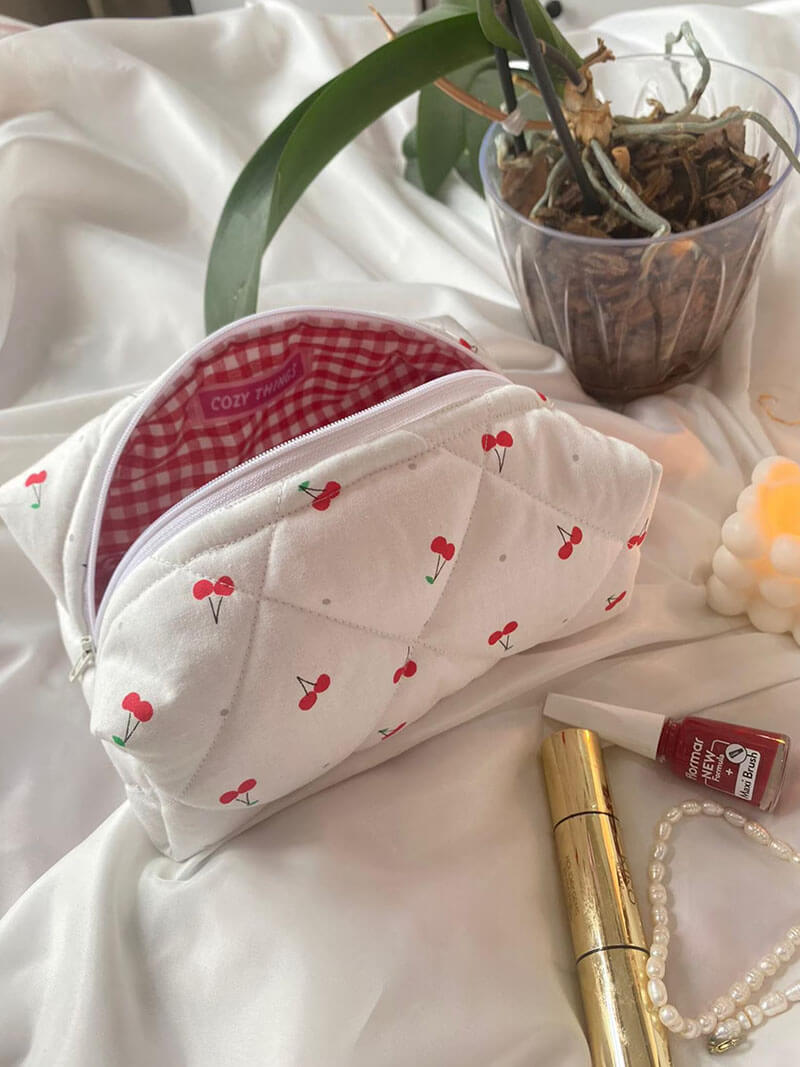Trousse de maquillage cerise