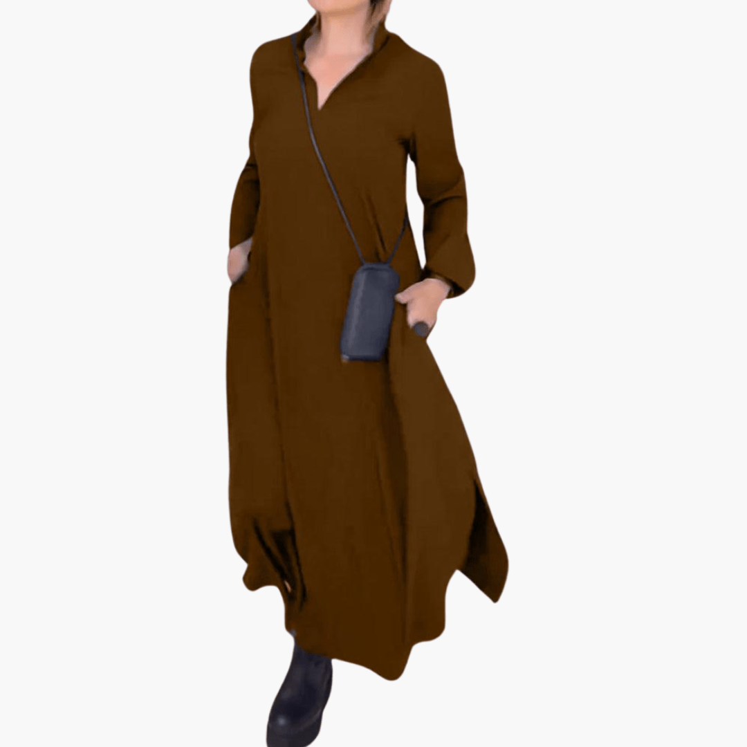 Emilia | Robe longue ample à revers et fente latérale
